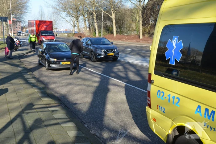 Voetganger geschept door personenauto
