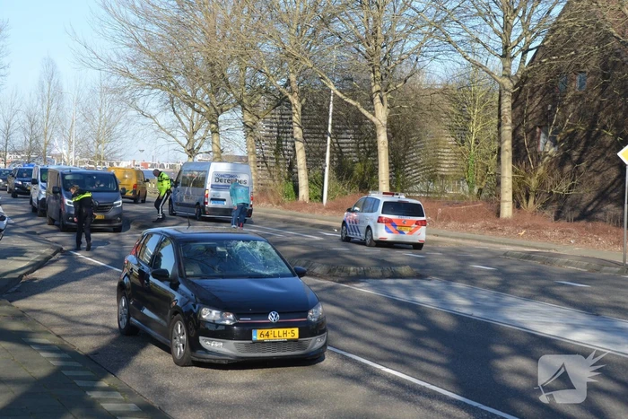 Voetganger geschept door personenauto