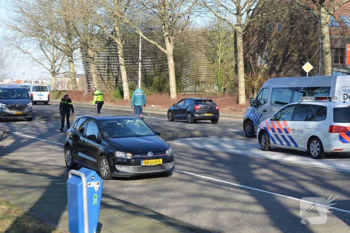 Voetganger geschept door personenauto