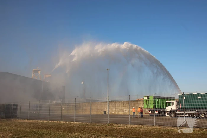 Veel rook bij brand in afvalverwerkingsbedrijf