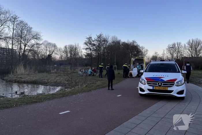 Twee fietsers hard ten val