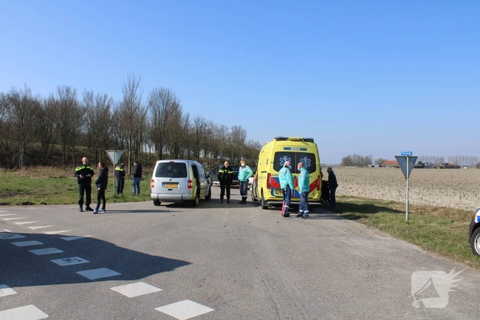 Brommerrijder gewond bij botsing met bestelbus