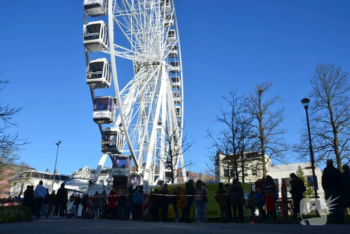 Enorme rij voor gratis rondje in Arcadia-reuzenrad