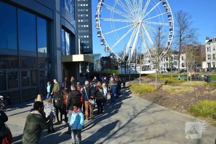 Enorme rij voor gratis rondje in Arcadia-reuzenrad