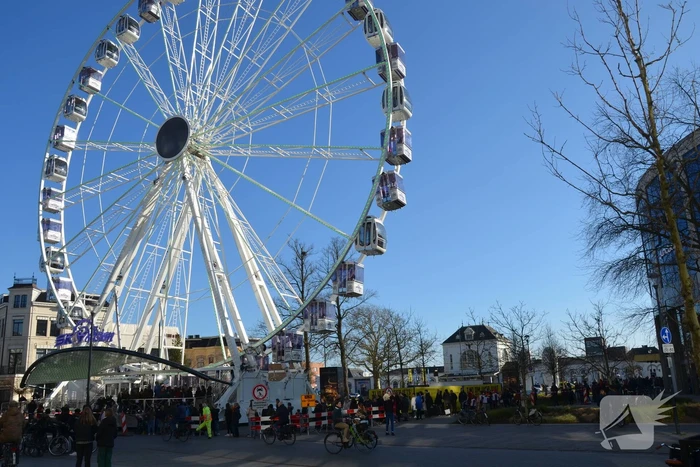 Enorme rij voor gratis rondje in Arcadia-reuzenrad