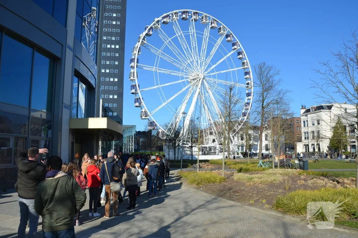 Enorme rij voor gratis rondje in Arcadia-reuzenrad