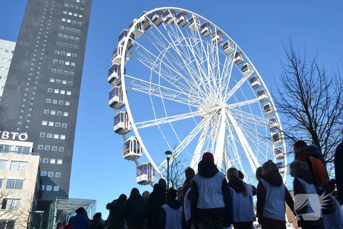 Enorme rij voor gratis rondje in Arcadia-reuzenrad