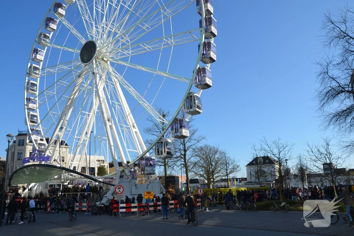 Enorme rij voor gratis rondje in Arcadia-reuzenrad