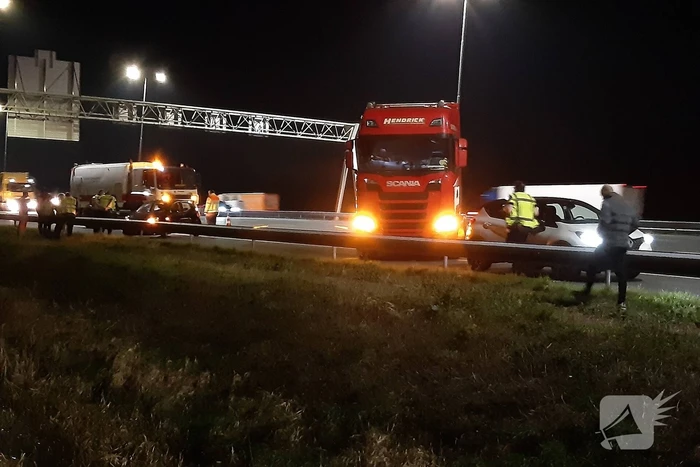 Botsing tussen vrachtwagen en auto