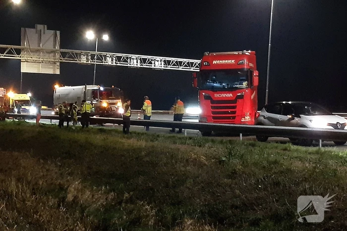 Botsing tussen vrachtwagen en auto