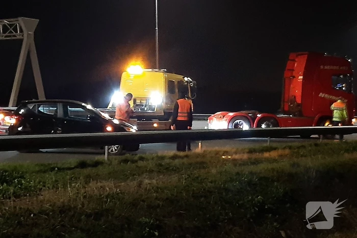 Botsing tussen vrachtwagen en auto