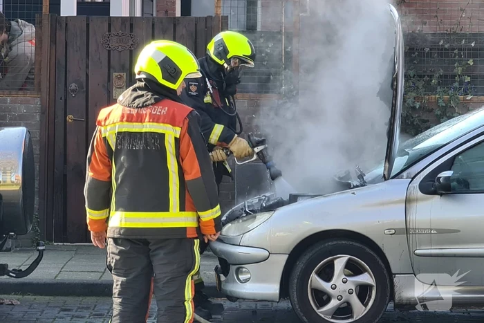 Auto zwaar beschadigd vanwege brand