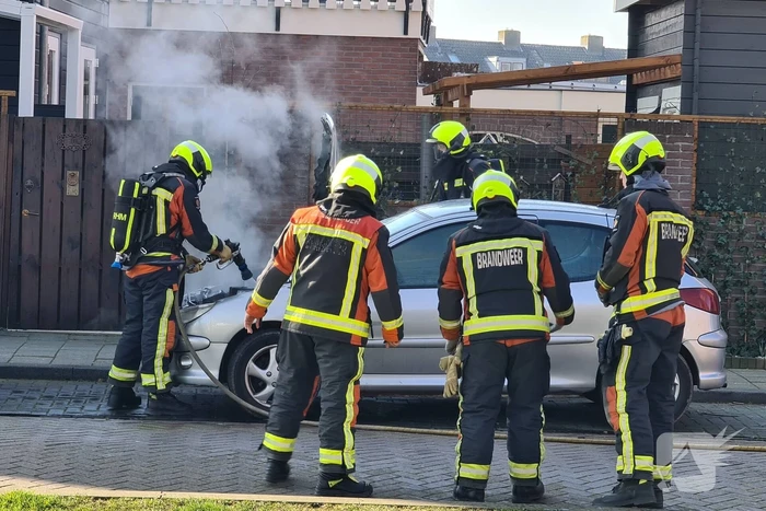 Auto zwaar beschadigd vanwege brand