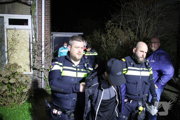 Autodief raakt bekneld tijdens stelen van auto