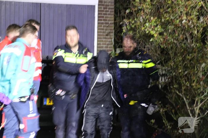 Autodief raakt bekneld tijdens stelen van auto