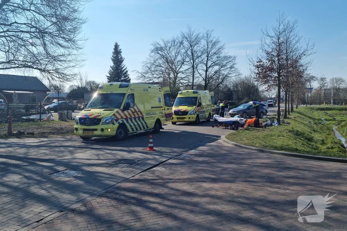 Twee wielrenners gewond bij botsing