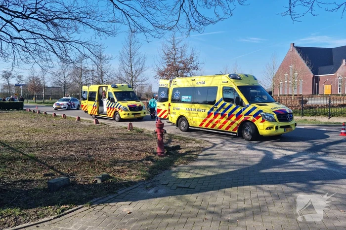 Twee wielrenners gewond bij botsing