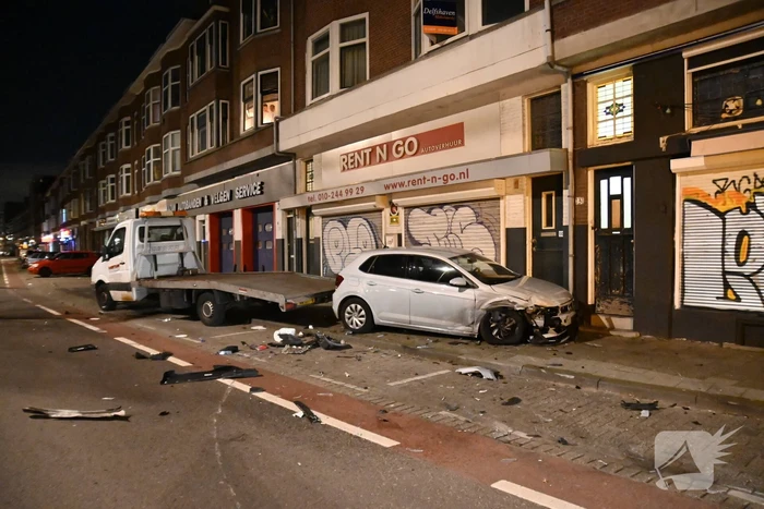 Automobilist knalt op auto en vlucht weg