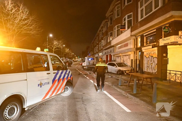 Automobilist knalt op auto en vlucht weg