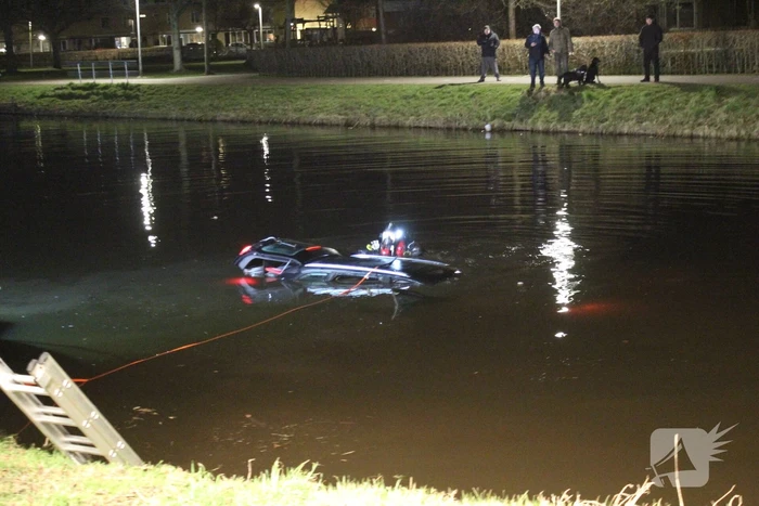 Bestuurder aangehouden na auto te water