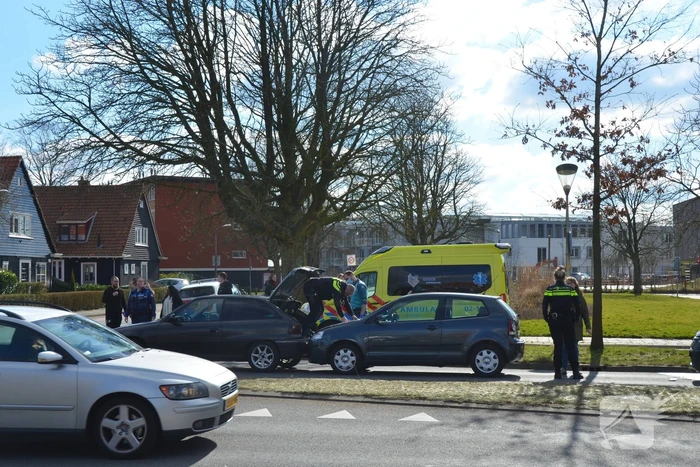 Drie auto's betrokken bij kop-staart botsing