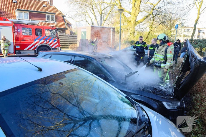 Veel rookontwikkeling bij uitslaande autobrand