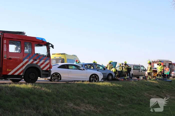 Inzittende bekneld na kettingbotsing