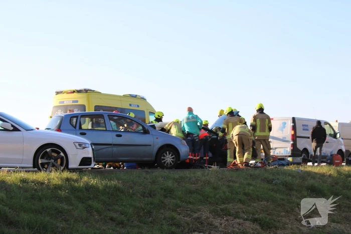 Inzittende bekneld na kettingbotsing