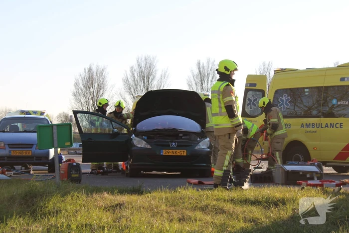 Inzittende bekneld na kettingbotsing
