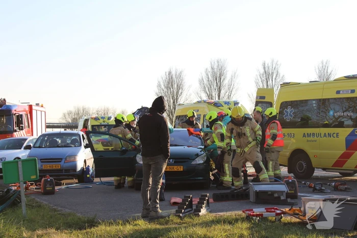 Inzittende bekneld na kettingbotsing