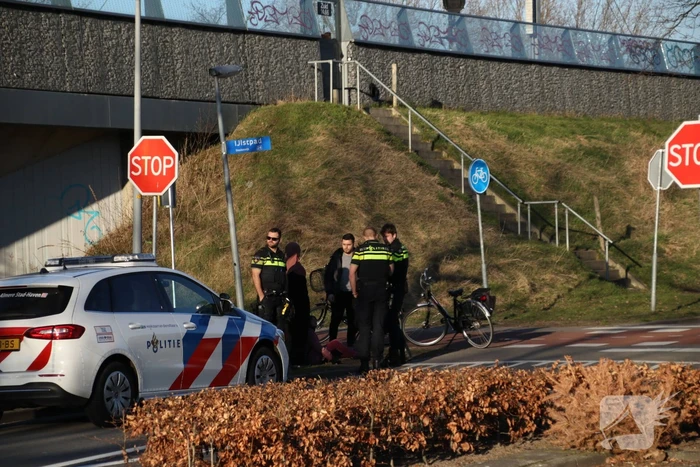 Moeder en kind gewond na val met fiets