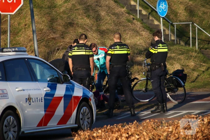 Moeder en kind gewond na val met fiets