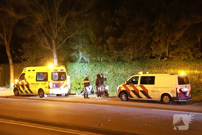 Schade na botsing tussen brommerrijders