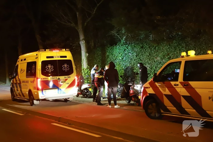 Schade na botsing tussen brommerrijders