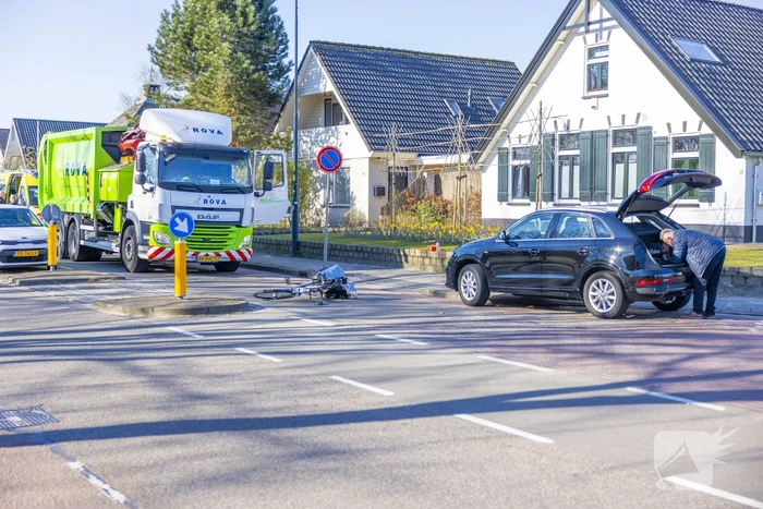 Fietsster gewond bij aanrijding met auto
