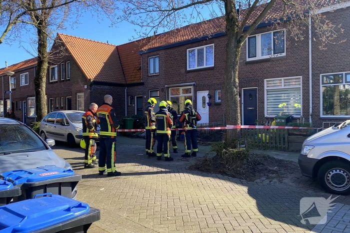 Gasleiding geraakt bij graafwerkzaamheden in voortuin van woning