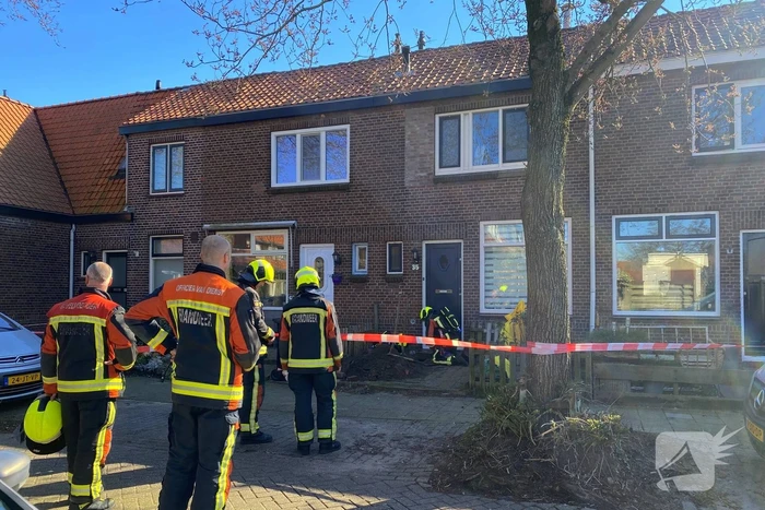 Gasleiding geraakt bij graafwerkzaamheden in voortuin van woning