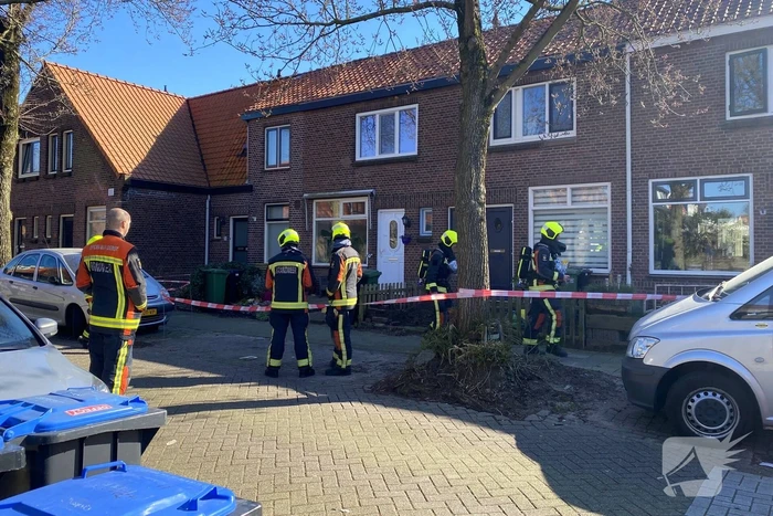 Gasleiding geraakt bij graafwerkzaamheden in voortuin van woning