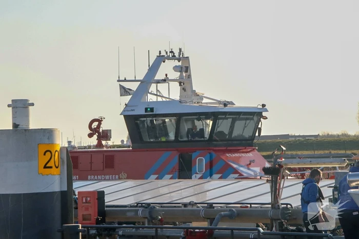 Schip stuurloos na problemen in machinekamer