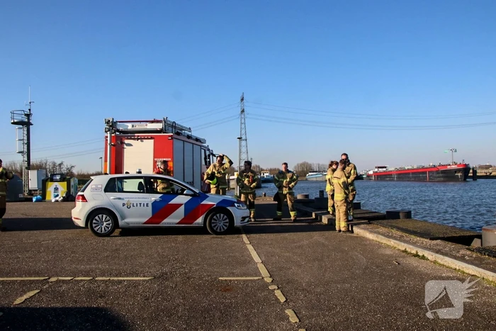 Schip stuurloos na problemen in machinekamer