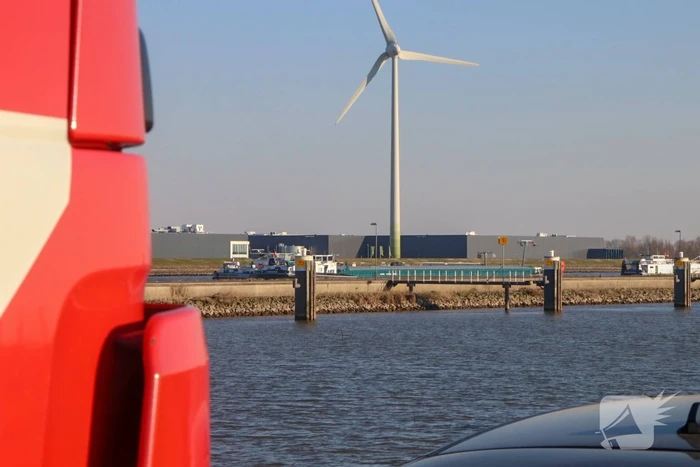 Schip stuurloos na problemen in machinekamer