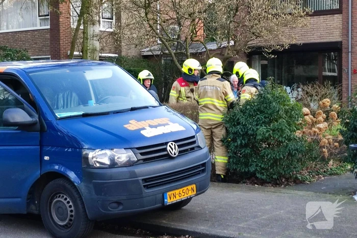 Brandweer verricht metingen bij gaslekkage