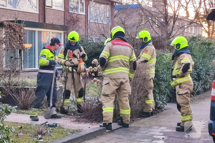 Brandweer verricht metingen bij gaslekkage