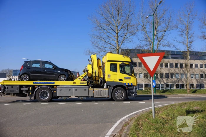 Auto loopt flinke schade op na botsing