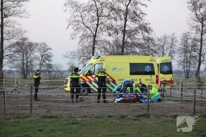 Persoon ernstig gewond na trap van paard