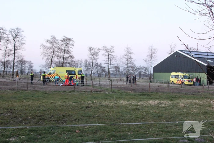 Persoon ernstig gewond na trap van paard