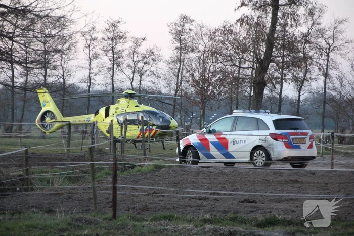 Persoon ernstig gewond na trap van paard
