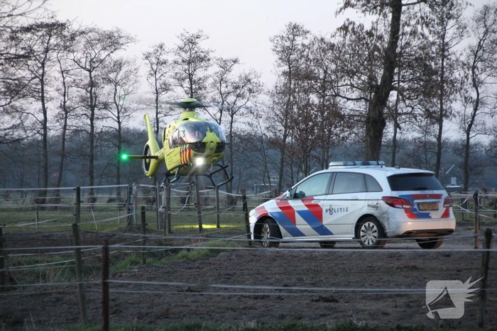 Persoon ernstig gewond na trap van paard