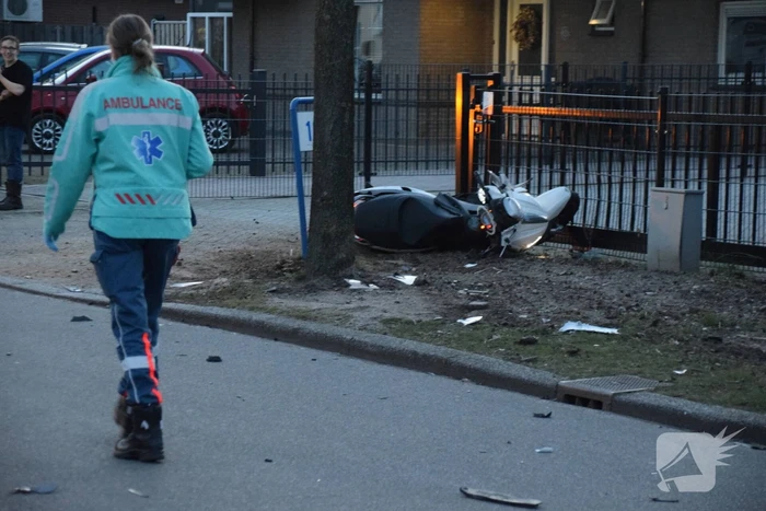 Gewonden bij ongeval tussen auto en motorscooter