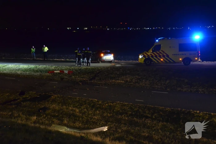 Bestuurder verliest macht over stuur en rijdt van talud